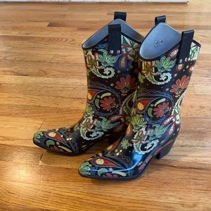 Cowgirl rain boots w heel